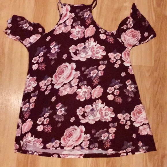 Beautiful blouse - Picture 2 of 4